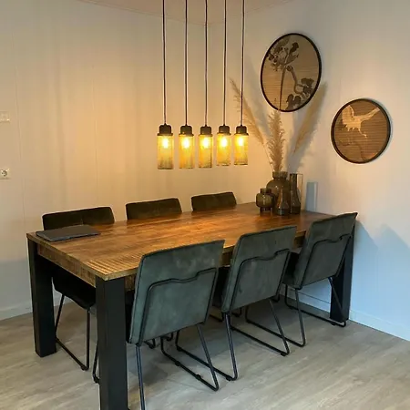 Schitterend 6 Persoons Met Hottub Aan De Bossen