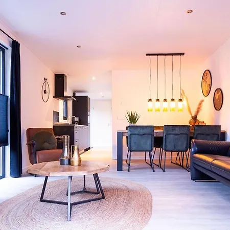 Schitterend 6 Persoons Met Hottub Aan De Bossen Alpesi faház Putten