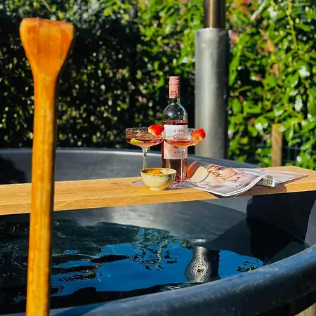 Schitterend 6 Persoons Met Hottub Aan De Bossen *