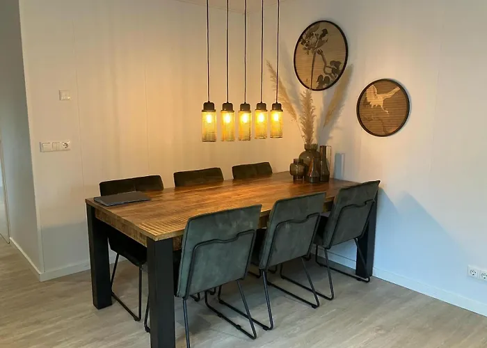 Schitterend 6 Persoons Met Hottub Aan De Bossen