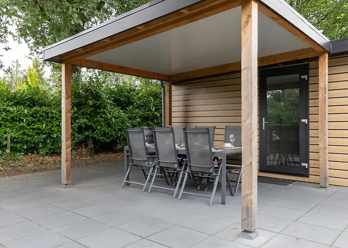 Alpstuga Schitterend 6 Persoons Met Hottub Aan De Bossen Putten