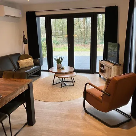 Schitterend 6 Persoons Met Hottub Aan De Bossen Chalé Putten