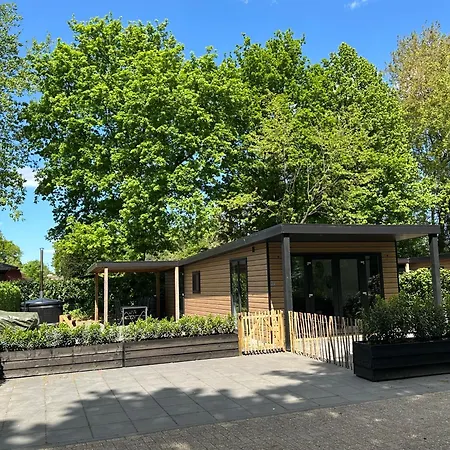 Schitterend 6 Persoons Chalet Met Hottub In De Bossen Van Putten *