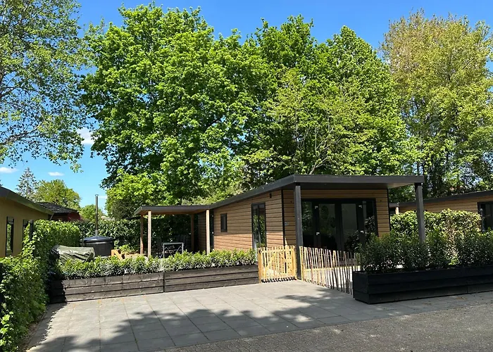 Schitterend 6 Persoons Met Hottub Aan De Bossen *