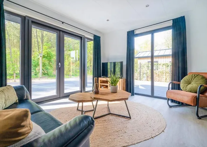 Schitterend 6 Persoons Met Hottub Aan De Bossen * Putten